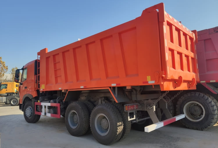 Sinotruk Howo Tipper Truck 371 6x4 for Sale in Port Sudan