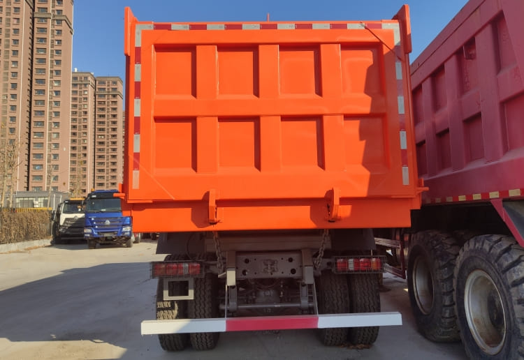 Sinotruk Howo Tipper Truck 371 6x4 for Sale in Port Sudan