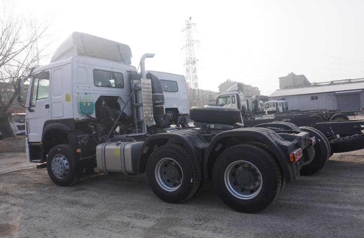 Sinotruk Howo 6x4 tractor truck 420 for Sale in Sudan