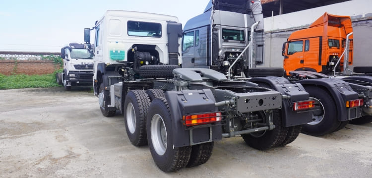 Sinotruk Howo 371 6×4 Truck Tractor for Sale in Port Sudan