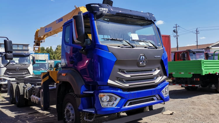 Sinotruk Howo Truck New Model Hohan Side Loader Truck for Sale in Sudan